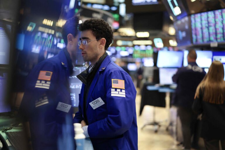 Stocks Mixed in Early Trading; Home Depot Boosts Dow After Earnings, Intel Soars on SoftBank Investment